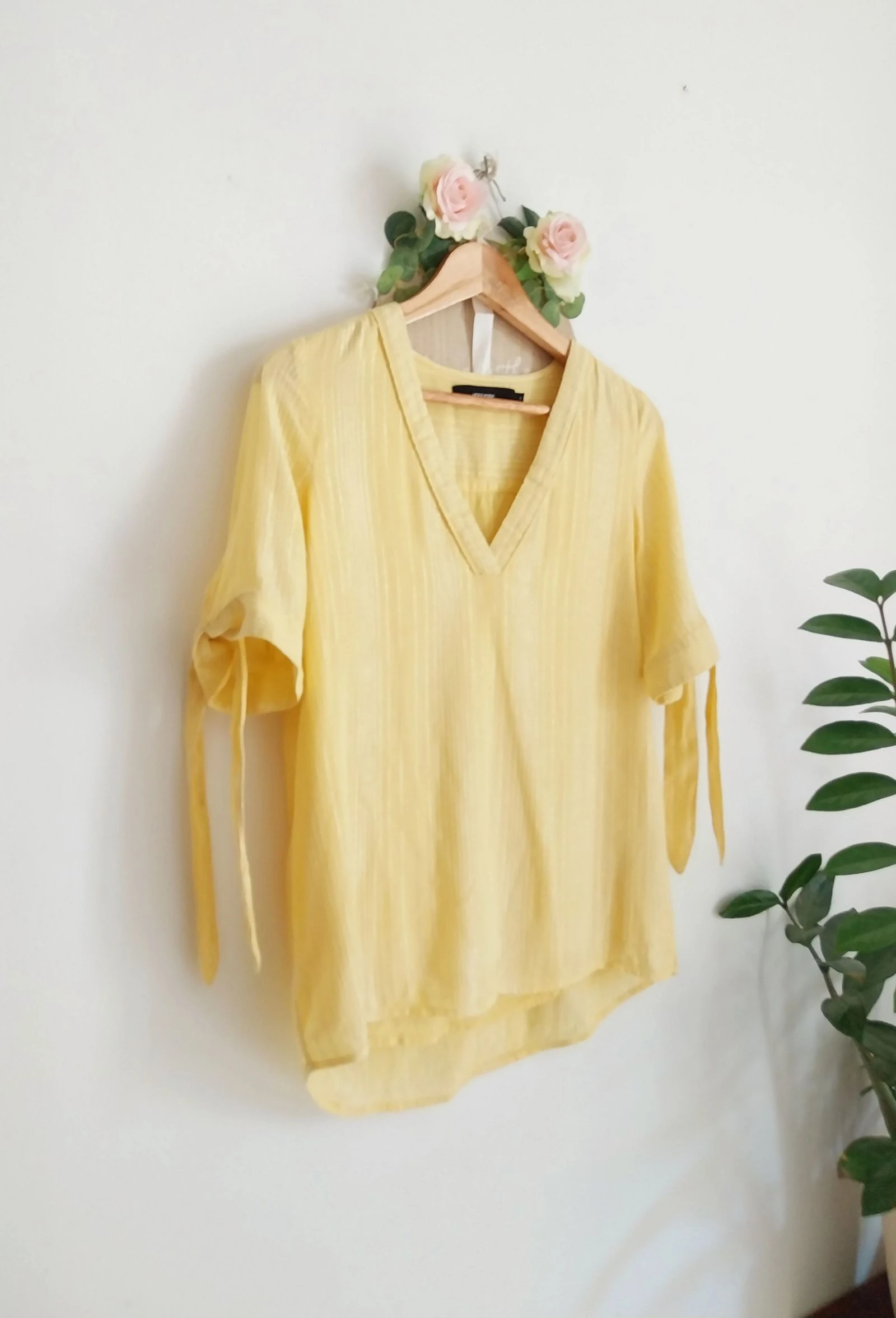 Blusa amarilla paja con rayas finas nacaradas y brillantes Vero Moda Talla 36 – photo 5
